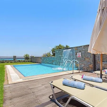 Horizon Line, Holiday home *