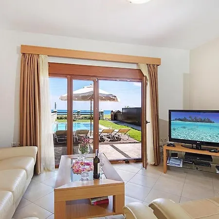 Horizon Line, Holiday home