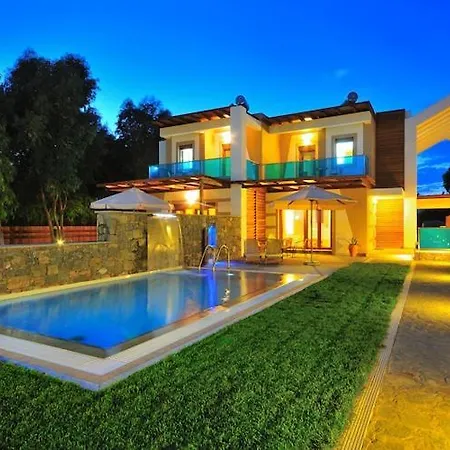Horizon Line, Holiday home *