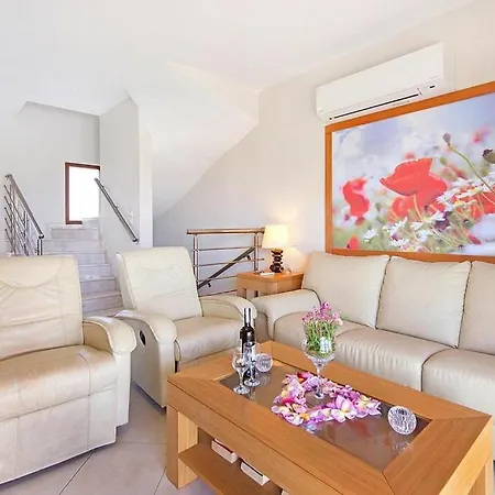 بيت للعطل In With A Terrace Or Balcony