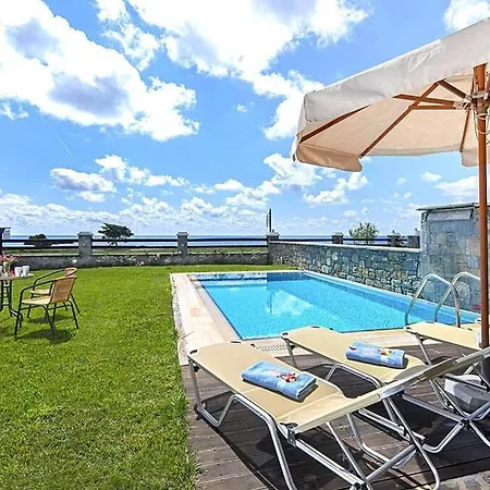 In With A Terrace Or Balcony بيت للعطل كوتاري