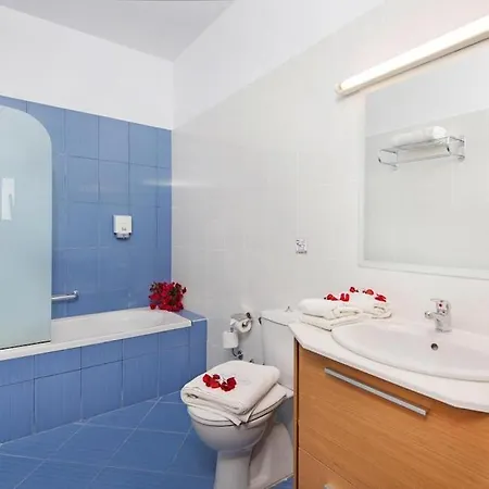 In With A Terrace Or Balcony بيت للعطل كوتاري